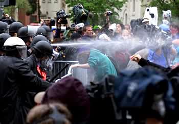 police attack crowd with chemical weapons (pepper spray)