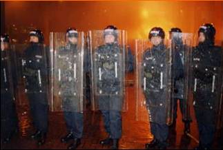riot police at Euston (pic: Adam Ohringer)
