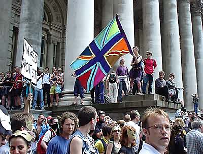 the march goes past the heart of the City: the Bank of England
